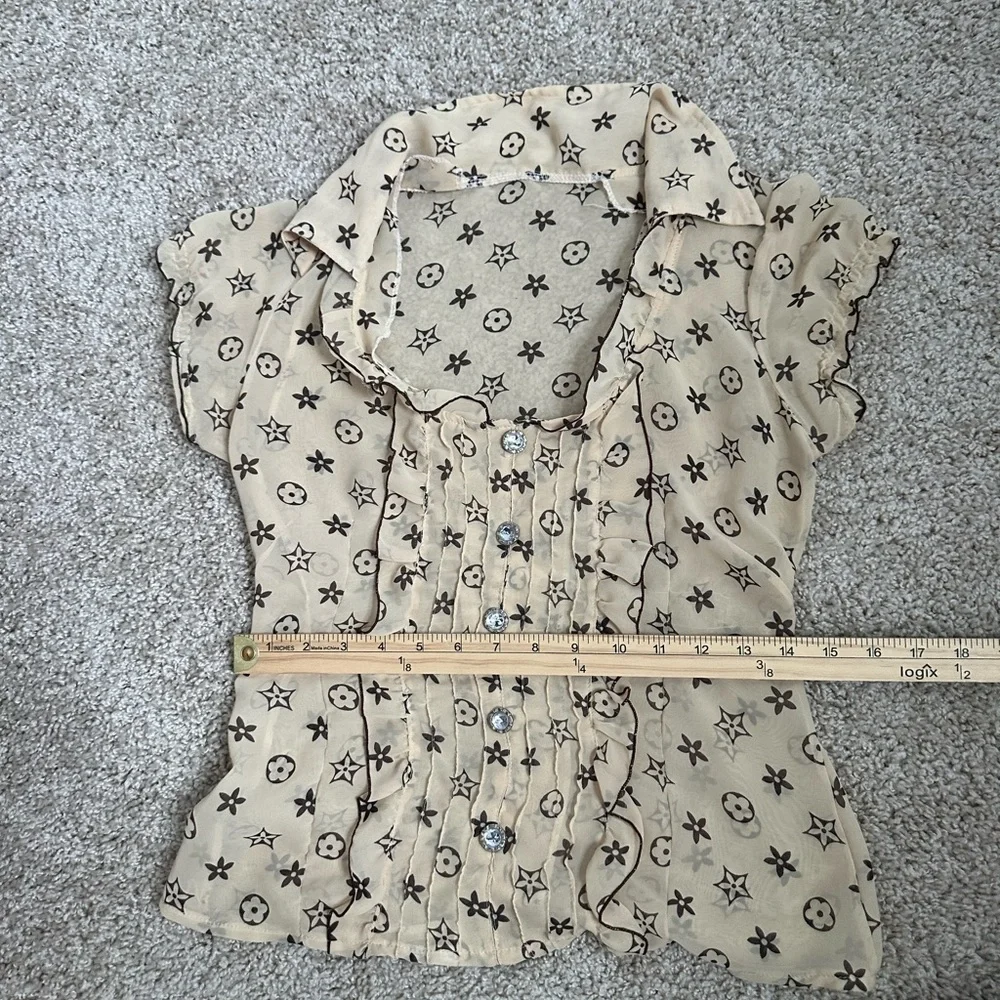 Cream Ruffle Button-Front Short Sleeve Blouse - Picture 7 of 7